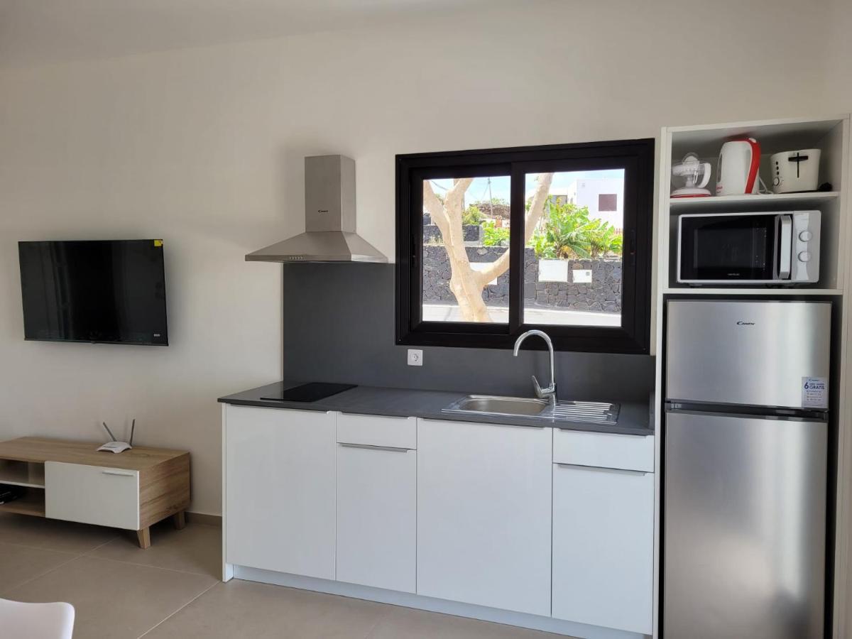 Apartamentos Falcon Tinajo Bagian luar foto