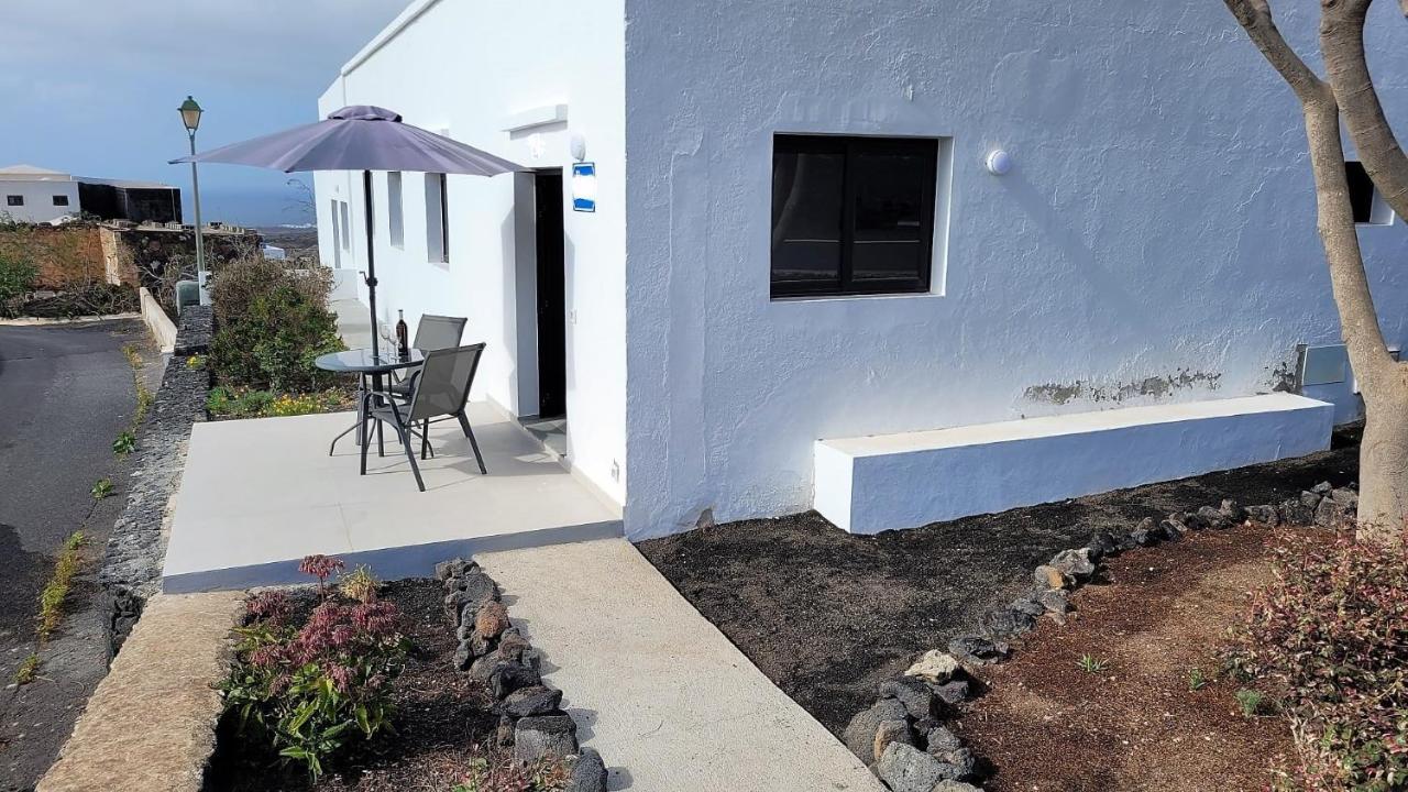 Apartamentos Falcon Tinajo Bagian luar foto