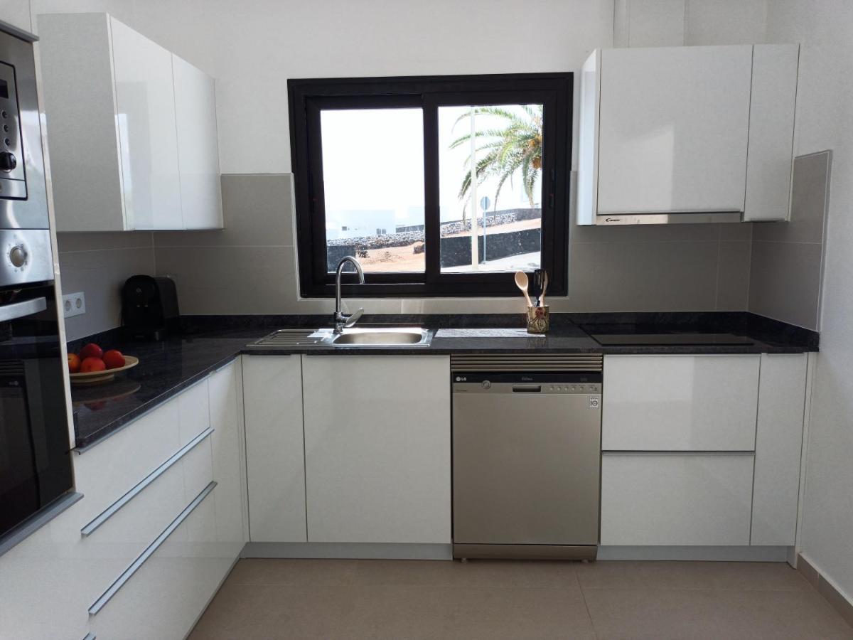 Apartamentos Falcon Tinajo Bagian luar foto