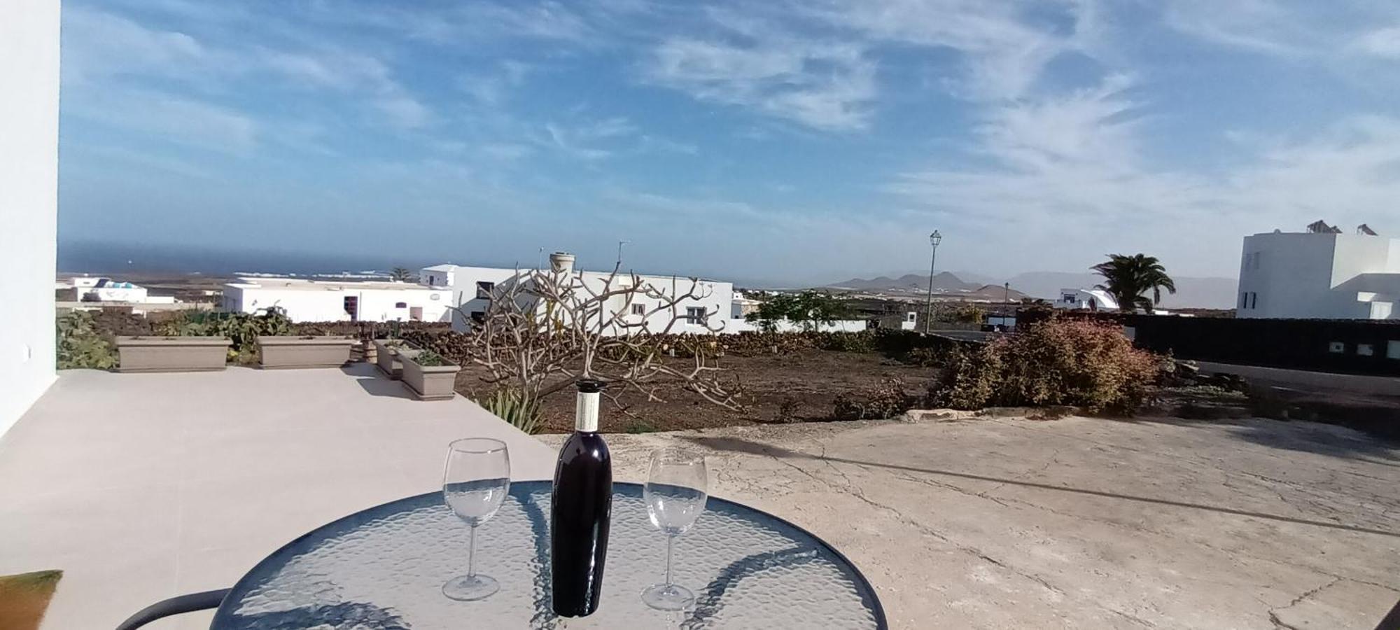 Apartamentos Falcon Tinajo Bagian luar foto