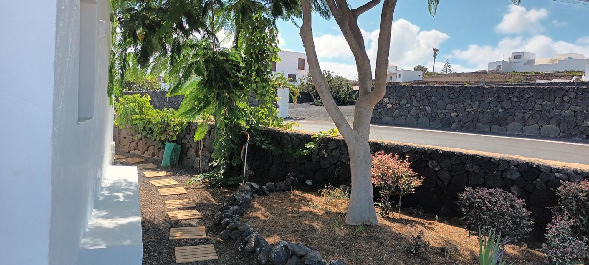 Apartamentos Falcon Tinajo Bagian luar foto