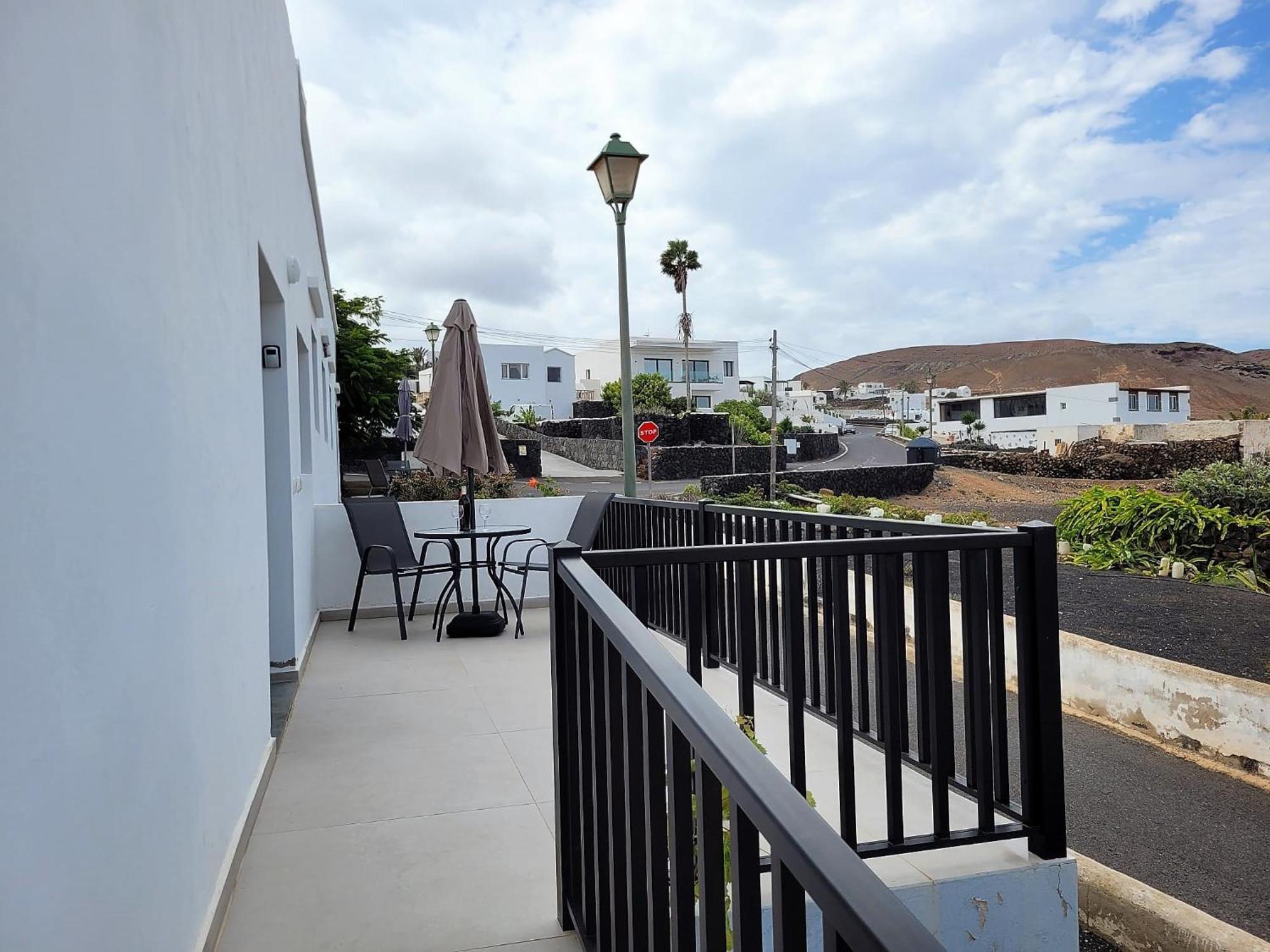 Apartamentos Falcon Tinajo Bagian luar foto